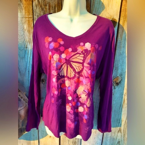 Pretty butterfly woman’s top - Picture 1 of 3